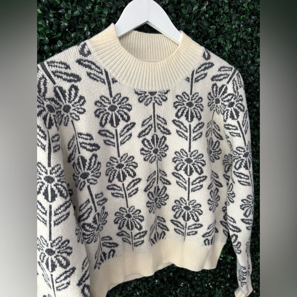 &merci Cream Crewneck Floral Detail Knit Cotton Blend Sweater Size Medium - Picture 2 of 6